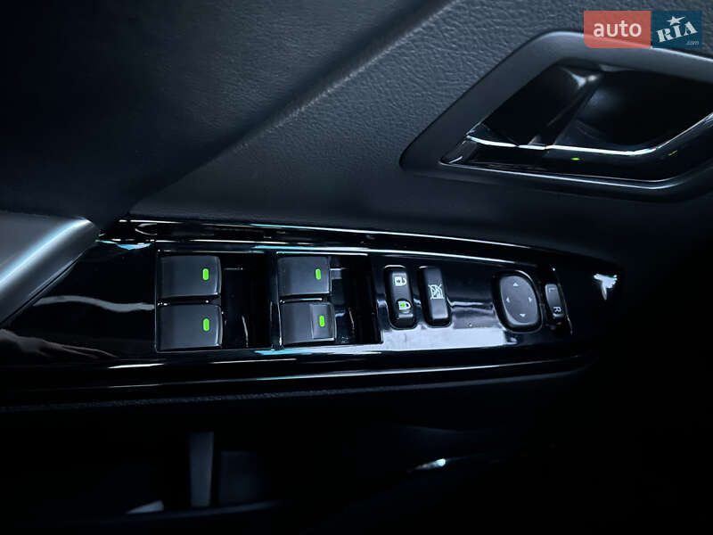 Мінівен Toyota Vellfire 2013 в Одесі