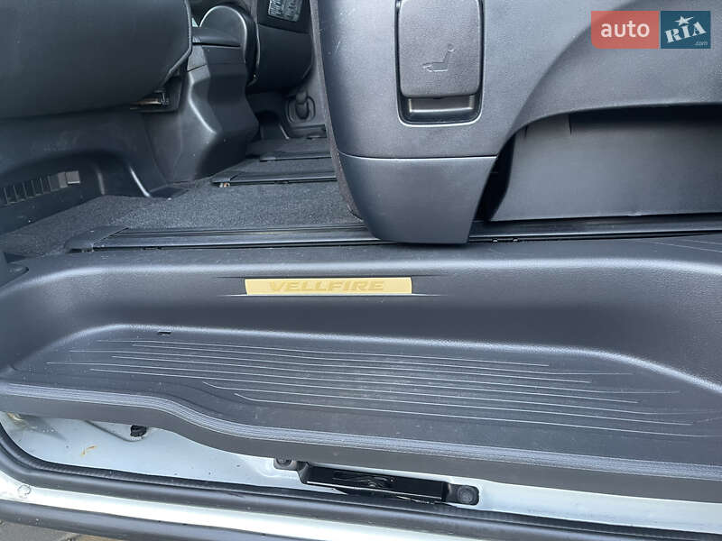Мінівен Toyota Vellfire 2013 в Одесі