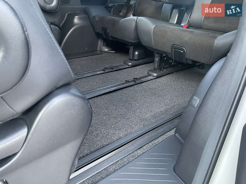 Мінівен Toyota Vellfire 2013 в Одесі