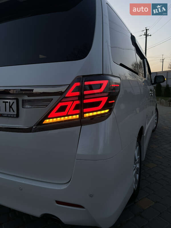 Мінівен Toyota Vellfire 2013 в Одесі