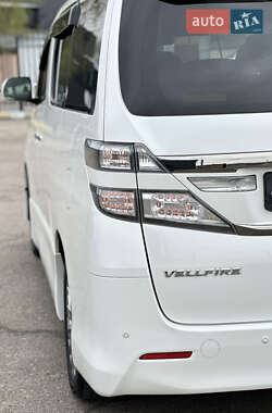Минивэн Toyota Vellfire 2014 в 