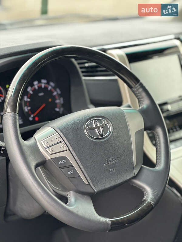 Минивэн Toyota Vellfire 2014 в Киеве