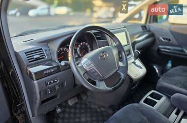 Минивэн Toyota Vellfire 2011 в 