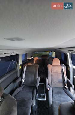 Минивэн Toyota Vellfire 2011 в 