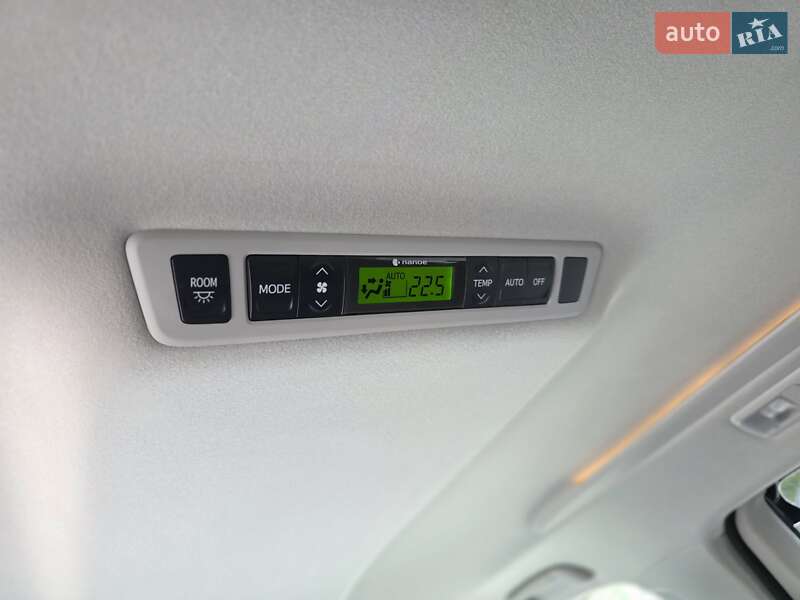 Мінівен Toyota Vellfire 2013 в Одесі