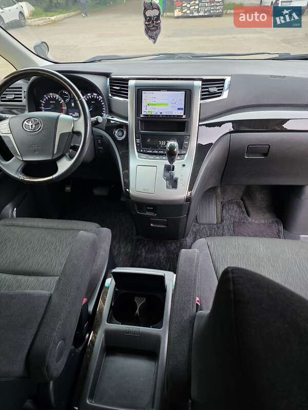 Мінівен Toyota Vellfire 2013 в Одесі
