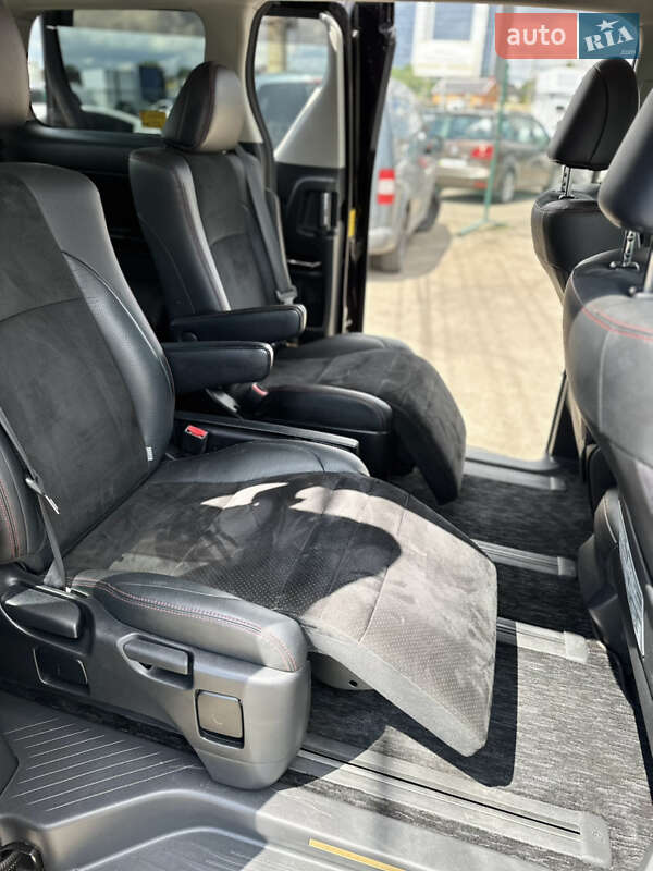 Минивэн Toyota Vellfire 2014 в Киеве