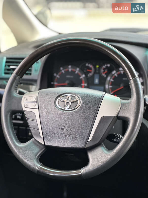 Минивэн Toyota Vellfire 2014 в Киеве