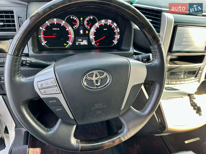 Мінівен Toyota Vellfire 2013 в Києві