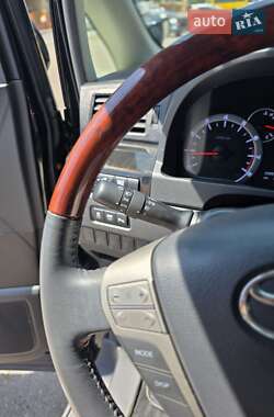 Минивэн Toyota Vellfire 2011 в 