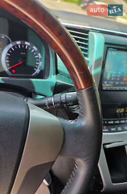 Минивэн Toyota Vellfire 2011 в 