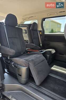 Минивэн Toyota Vellfire 2011 в 