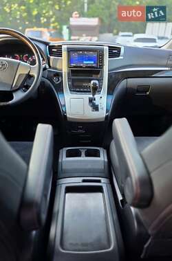 Минивэн Toyota Vellfire 2013 в 