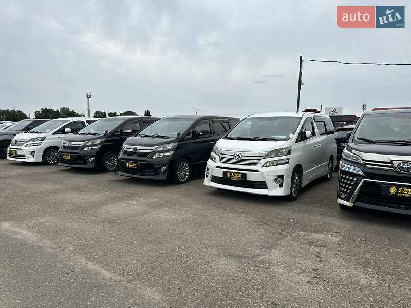 Мінівен Toyota Vellfire 2013 в Києві