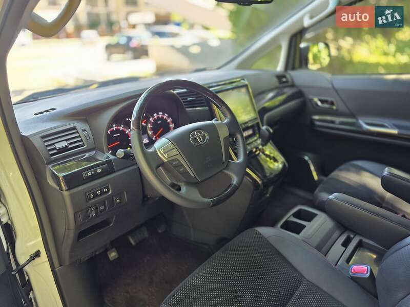 Мінівен Toyota Vellfire 2014 в Одесі