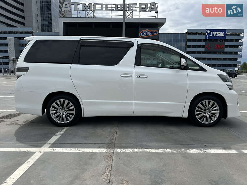 Минивэн Toyota Vellfire 2014 в Киеве