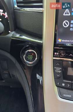 Минивэн Toyota Vellfire 2013 в 