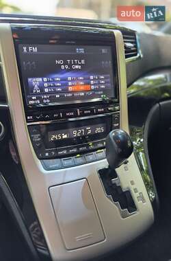 Минивэн Toyota Vellfire 2013 в 