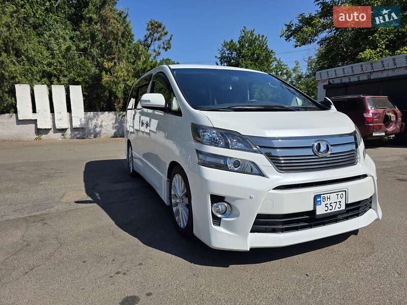Toyota Vellfire 2012