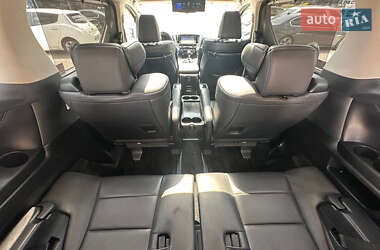 Минивэн Toyota Vellfire 2015 в 
