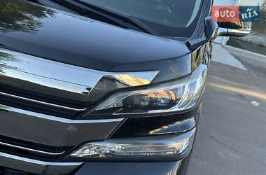Минивэн Toyota Vellfire 2015 в 