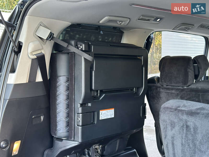 Мінівен Toyota Vellfire 2015 в Одесі