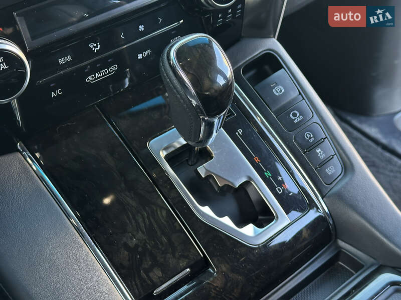 Мінівен Toyota Vellfire 2015 в Одесі