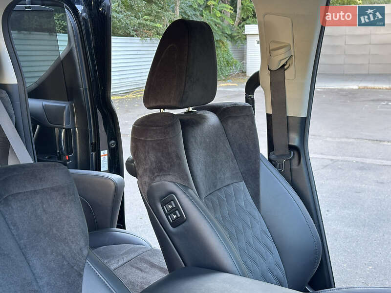 Мінівен Toyota Vellfire 2015 в Одесі