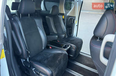 Минивэн Toyota Vellfire 2013 в 