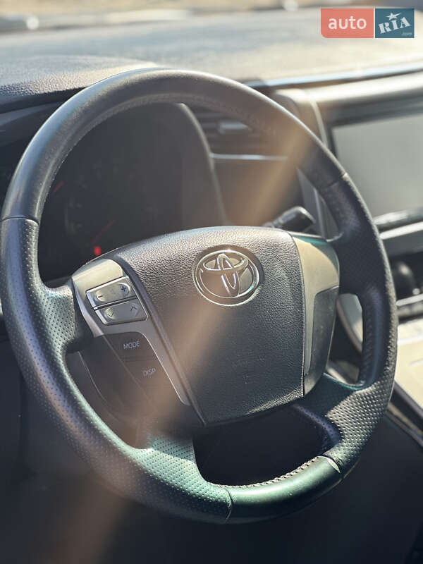 Мінівен Toyota Vellfire 2014 в Києві