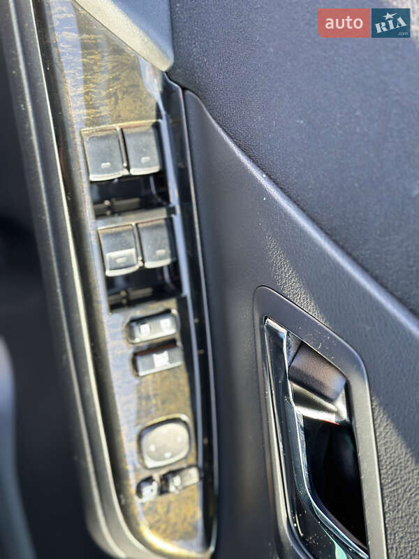 Мінівен Toyota Vellfire 2014 в Києві