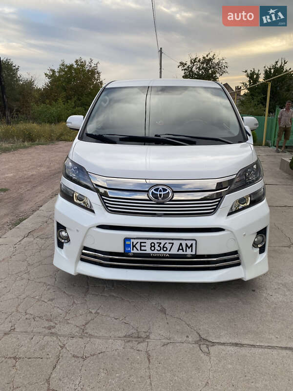 Toyota Vellfire 2013