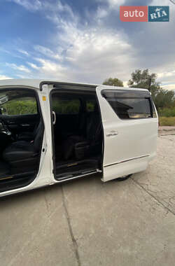 Минивэн Toyota Vellfire 2013 в 