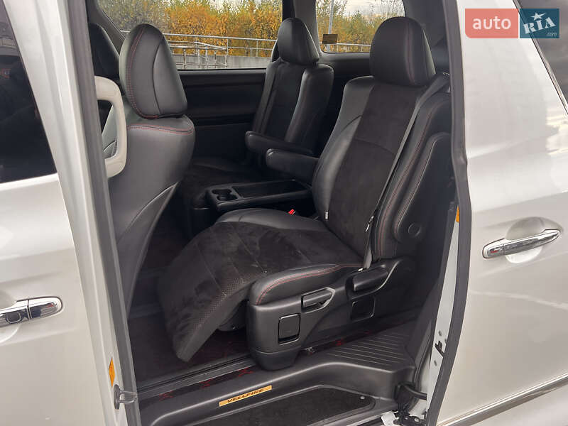 Минивэн Toyota Vellfire 2013 в Киеве