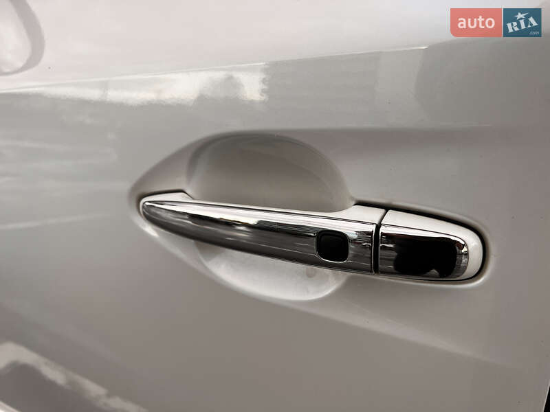 Минивэн Toyota Vellfire 2013 в Киеве