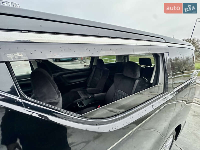 Мінівен Toyota Vellfire 2018 в Києві