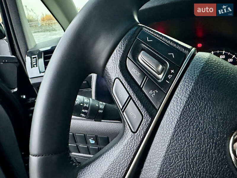 Мінівен Toyota Vellfire 2018 в Києві