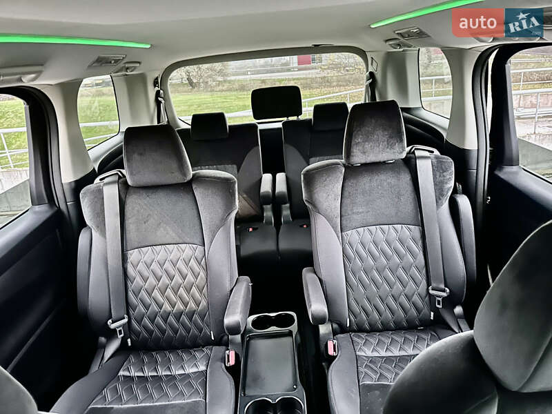 Мінівен Toyota Vellfire 2018 в Києві