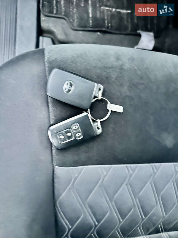 Мінівен Toyota Vellfire 2018 в Києві