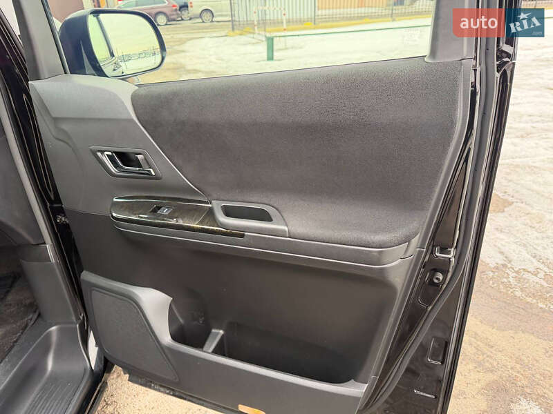 Минивэн Toyota Vellfire 2013 в Киеве