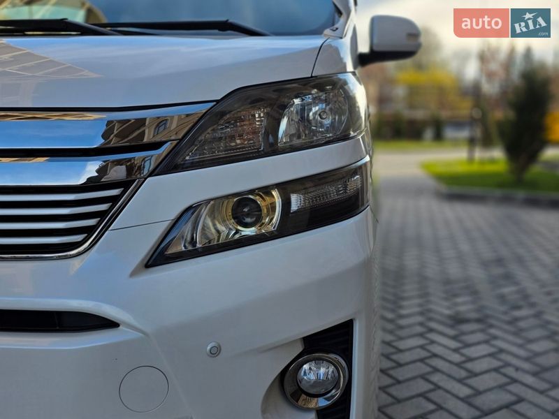 Мінівен Toyota Vellfire 2013 в Одесі