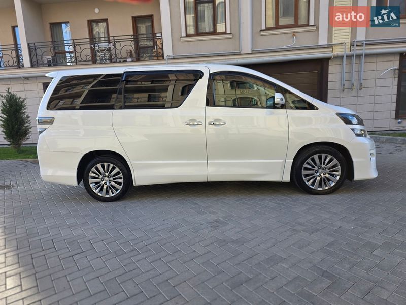 Мінівен Toyota Vellfire 2013 в Одесі