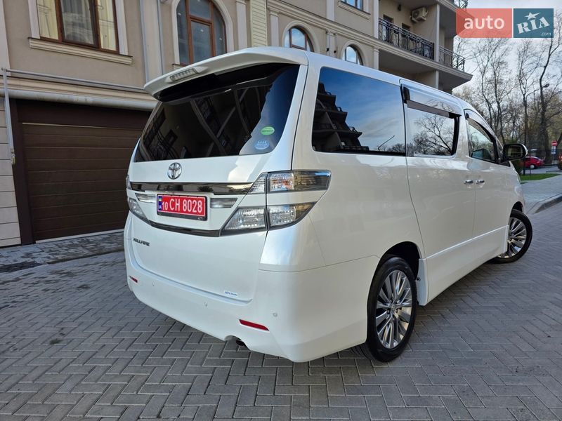 Мінівен Toyota Vellfire 2013 в Одесі
