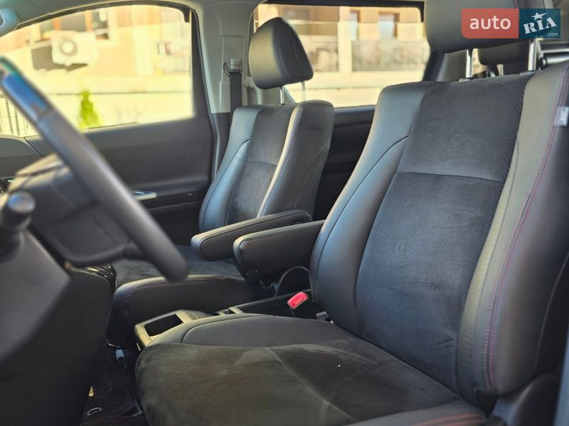 Мінівен Toyota Vellfire 2013 в Одесі