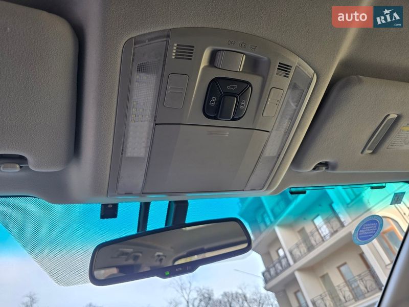 Мінівен Toyota Vellfire 2013 в Одесі