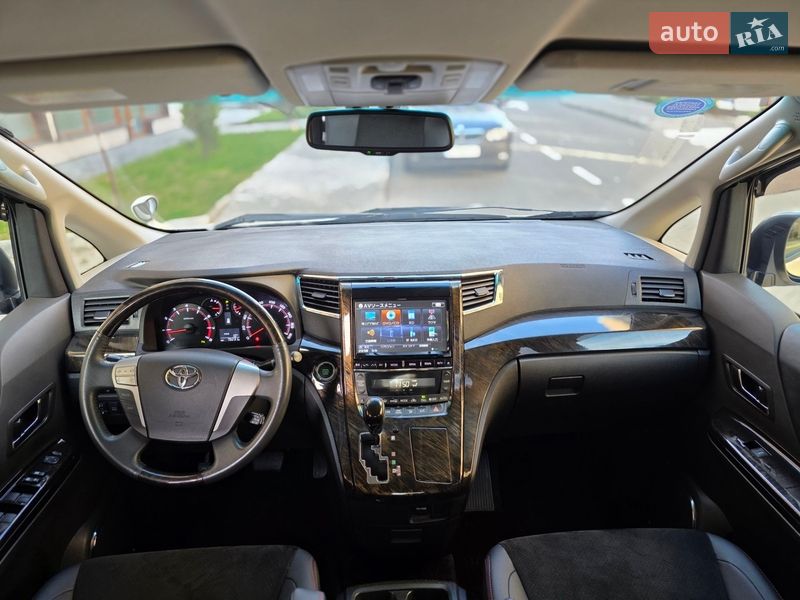 Мінівен Toyota Vellfire 2013 в Одесі