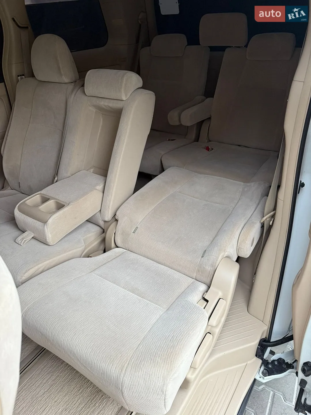 2010 Toyota Vellfire - мініатюра 20