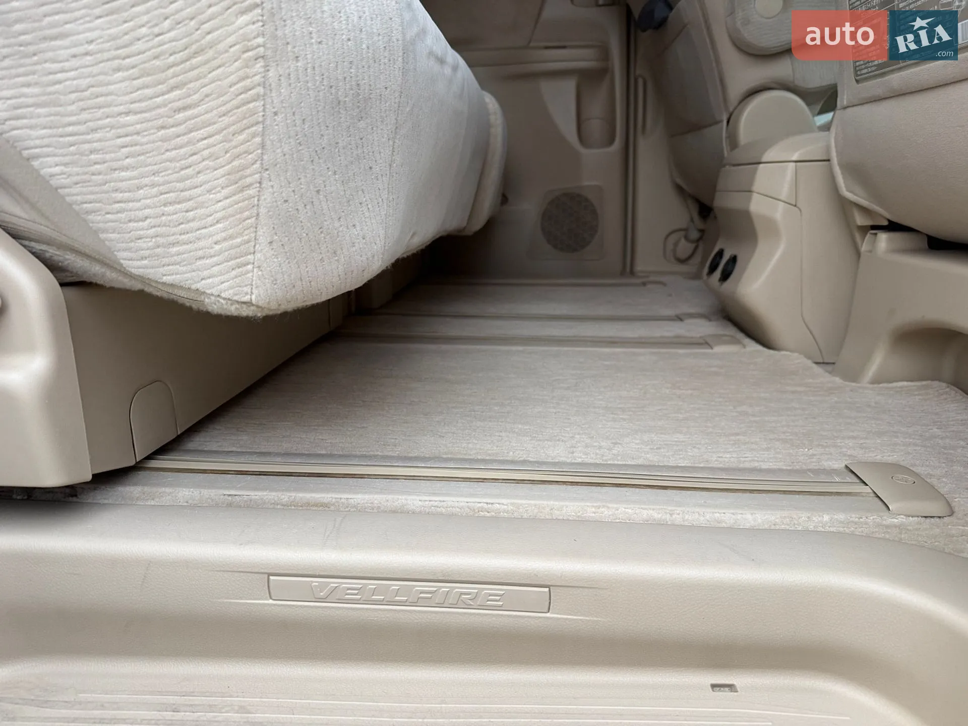 2010 Toyota Vellfire - мініатюра 19