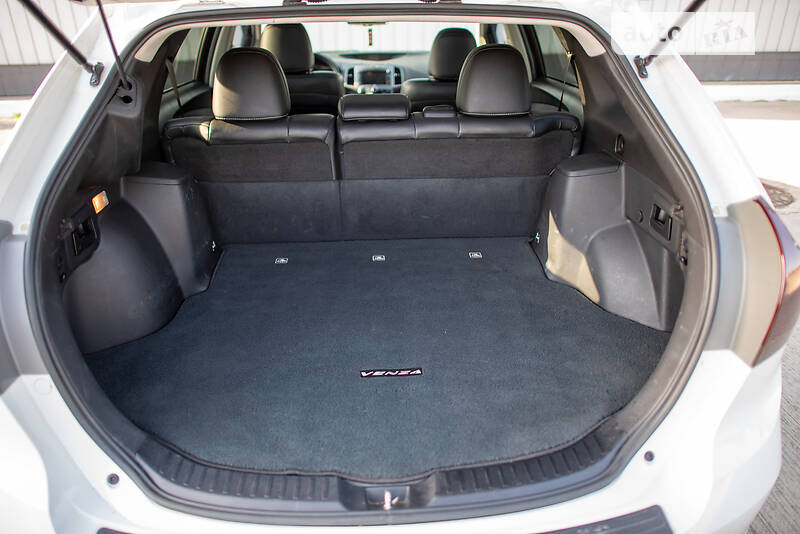 Універсал Toyota Venza 2013 в Чернівцях