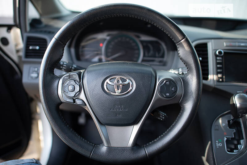 Універсал Toyota Venza 2013 в Чернівцях